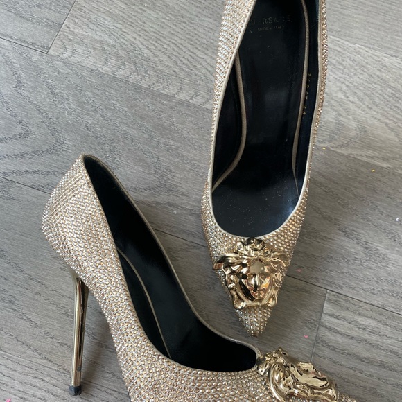 VERSACE Gold crystal Palazzo Medusa pumps - Picture 4 of 7